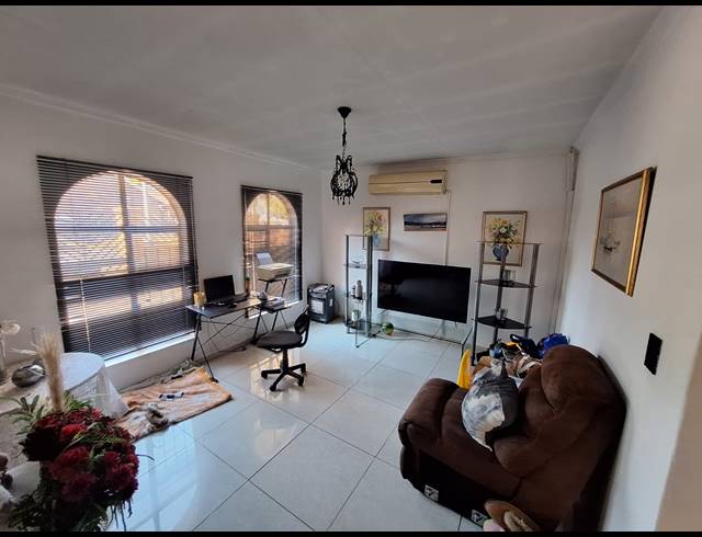 3 BEDROOM HOUSE FOR SALE IN VANDERBIJLPARK SE 3
